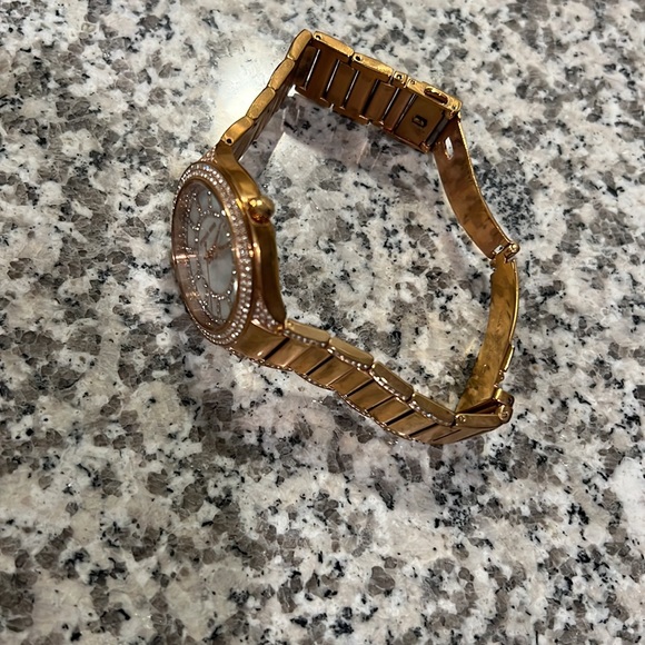 Michael Kors Rose Gold Watch - Picture 5 of 7